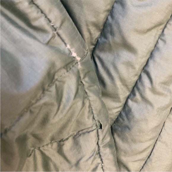 Patagonia Women’s Olive Puffer Jacket - Picture 8 of 9